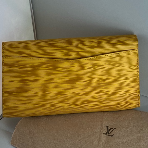 Louis Vuitton Clutch Epi Leather Yellow - Picture 13 of 16